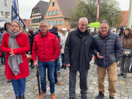 Vertreter der SPD demonstrieren gegen die AFD-Kundgebung in Bad Windsheim